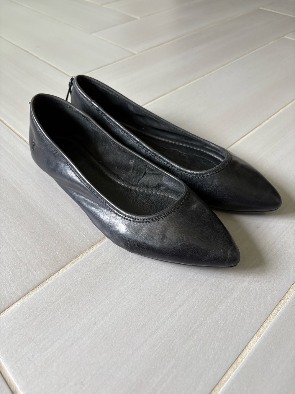Frye Black Pointed-Toe Leather Ballet Flats